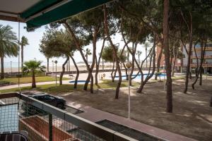 AT103 Pins Beachfront complex, beach view