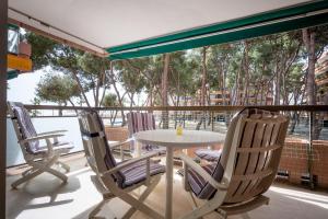 AT103 Pins Beachfront complex, beach view