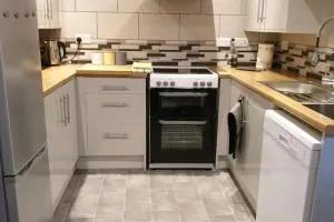 3BR-Sleeps6-PetsOK-Off road parking-Garden - Llandyry