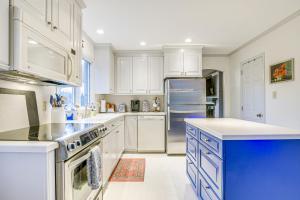 Lakefront Raleigh Home with Deck 12 Mi to Downtown!