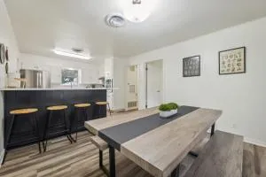 Modern & Cozy Retreat by Barcle - Manchaca