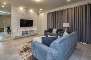 Spacious Townhome Gated Resort 5BD Pool 8922