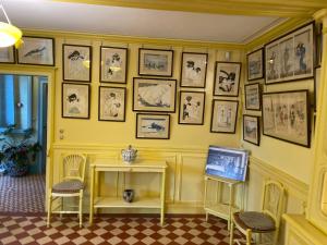Maisons d'hotes Domaine Spa Perret-Au Calme-Chateau ArtDeco MasterSuite B&B et-ou Gite de Charme-A3Mn Giverny-Jardins Monet-Le Vexin-Piscine Ete-Parc 3Ha-Aire Enfants-PingPong-Options Diner-Billard-Massage-Yoga-Coaching-Fitness-Sauna-Hammam-Promo 2Nuits 1HJacuzzi Offerte : photos des chambres