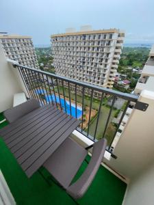 Studio with Balcony and Pool View in the Heart of Lapu-Lapu, Cebu