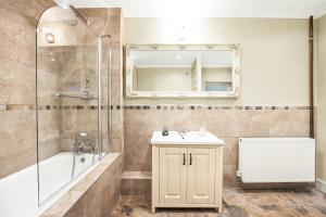 Camden House 2 mins from Tube with Garden- BS