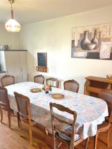 Aulouison Maison spacieuse et paisible de 200 m2, à proximité du Parlement européen