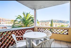 Appartement 45 personnes vue mer piscine et montagne Cap Estérel Pierre et Vacance nature et sport