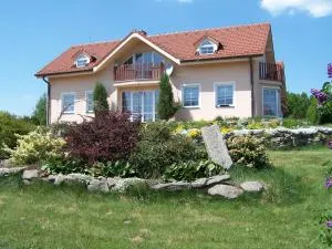 PENZION BĚLČICE Sportovní 299 - 罗斯米塔尔帕德特雷姆西內姆