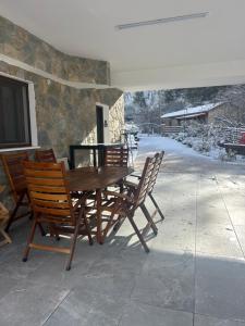 DIAMOND Stone Wooden Guest House