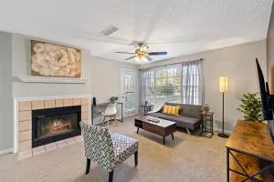 Cozy 2BR Home Steps from UGA & Downtown Athens GA - 温德