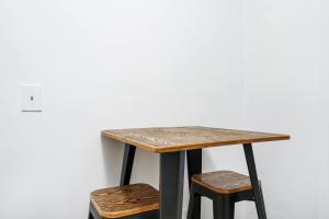 428-2E Newly furnished 2BR Prime Midtown sleeps 5