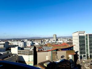 Cardiff Skyline Penthouse Apartment Free Parking Sleeps 8