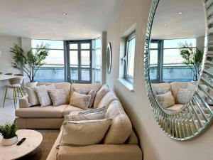 Cardiff Skyline Penthouse Apartment Free Parking Sleeps 8