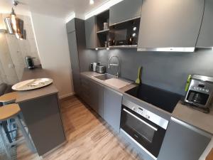 Appartement skis aux pieds, rénové, pour 8 personnes, WiFi, Courchevel 1650 - FR-1-514-61