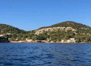 Appartement vue mer clim 4 personnes résidence boulouris Panorama