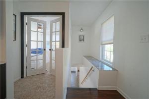 City Cottage with Yard, Sleeps 8