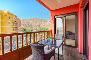 Bright & Modern Apartment in Palm Mar with Terrace AC and Swimming pool