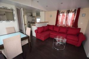 Campings location saisonniere Mobil-home a St Augustin sur mer en Charente-Maritime 17570 : photos des chambres