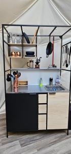 Glamping with the Stars, Aquarius