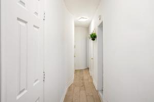 428-2W Newly Furnished Prime Location 2BR Sleeps 5
