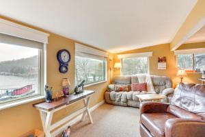 Private Boat Dock Lakefront Cabin in Camdenton