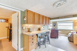 Private Boat Dock Lakefront Cabin in Camdenton