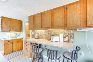 Private Boat Dock Lakefront Cabin in Camdenton