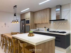 Apto de alto padrão em cond. 700m da praia CCI210