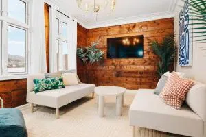 Dinbnb Home - History meets Modern I 3-Story Bergen House - Knarrvika