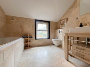 2 Bedroom Harrogate Apartment opposite Business Centre