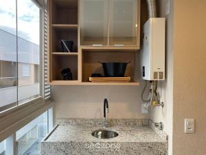 Apto de alto padrão em cond. 700m da praia CCI210