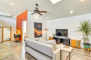 5 Mi to U of A Campus Mtn-View Tucson Pad!