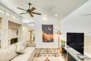 5 Mi to U of A Campus Mtn-View Tucson Pad!