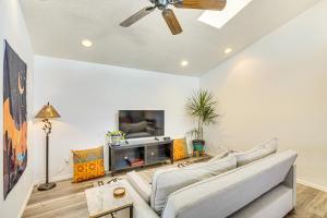 5 Mi to U of A Campus Mtn-View Tucson Pad!