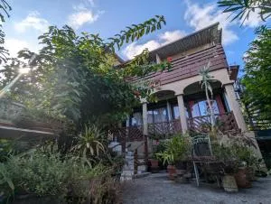 Le Zalifat, jardin tranquille - proche aéroport - Dzaoudzi