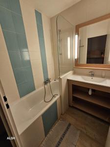 Appartement 6 Pers à St Raphaël avec piscine