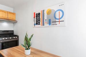 Golden Hill Hideaway Stylish, Central, and Cozy