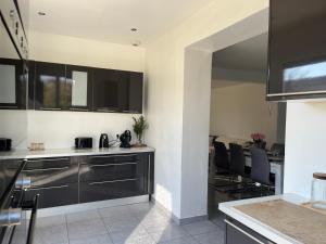 Maisons de vacances Villa climatise avec piscine et jacuzzi : photos des chambres
