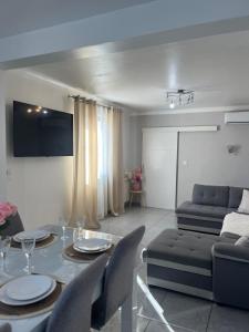 Maisons de vacances Villa climatise avec piscine et jacuzzi : photos des chambres