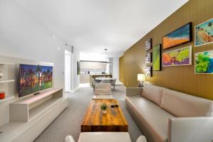 Condo w Breathtaking Views & Top Amenities