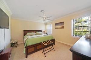 Villa Connie - Remodeled gulf-access electric-heated pool home wgame room & bikes - SWFL Rentals