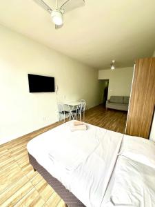 Apartamento a 1 Quadra da Praia de Copacabana – Conforto e Localização Perfeita