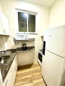 Apartamento a 1 Quadra da Praia de Copacabana – Conforto e Localização Perfeita