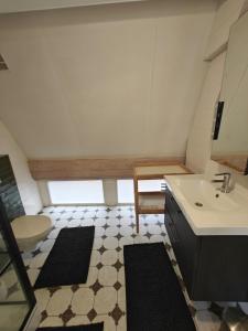 Alkmaar canal apartment