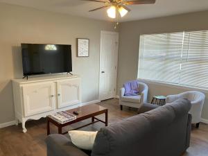 The Purple House - Cozy Near TSU