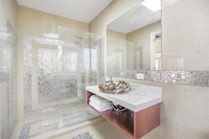 Villa de Lujo en Cap Cana - Higuana 49 con Playa Privada y Piscina