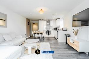 2 Bedroom Flat By LS2G Short Lets & Serviced Accommodation Greater London With Free Parking