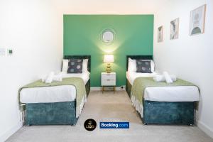 2 Bedroom Flat By LS2G Short Lets & Serviced Accommodation Greater London With Free Parking