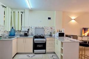 1 Bed Flat - Sleeps 2 - Parking - Wifi