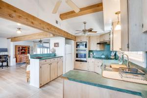 Gulf Coast Cottage with Beach Access Fish and Paddle!